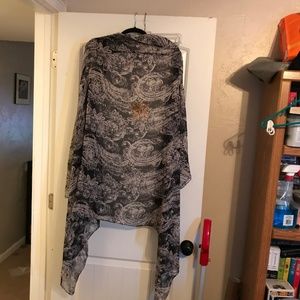 Black/cream paisley scarf/wrap 40x70